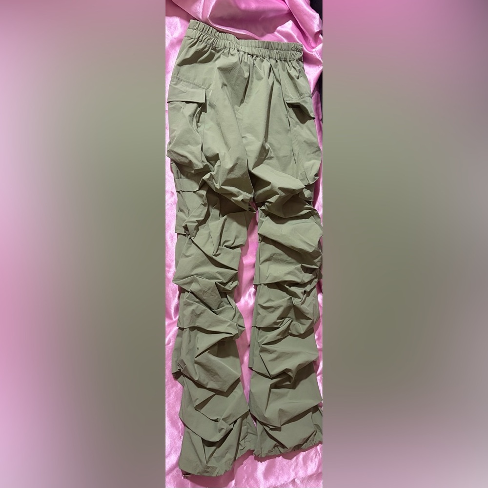 Green Ruched Cargo Pants - Picture 8 of 10